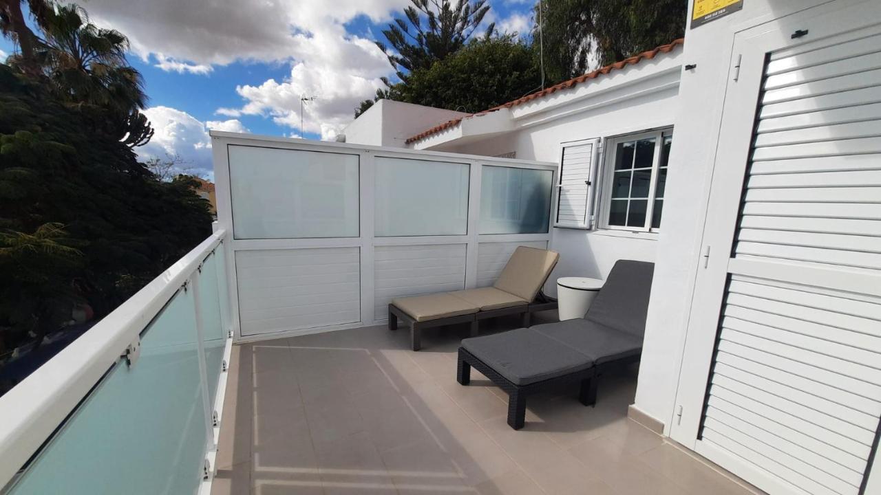 Cielo Azul Intenso Y Sol Radiante En Maspalomas San Bartolomé Exterior foto