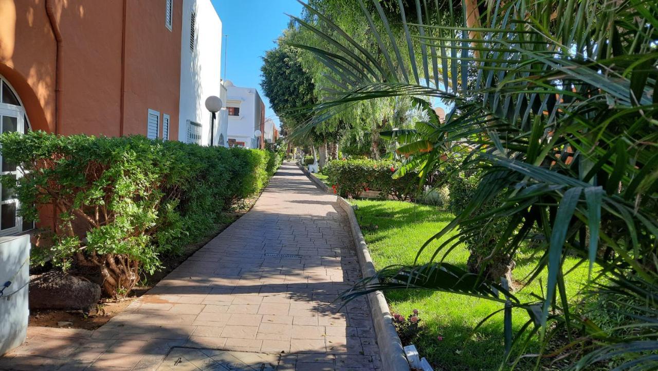 Cielo Azul Intenso Y Sol Radiante En Maspalomas San Bartolomé Exterior foto